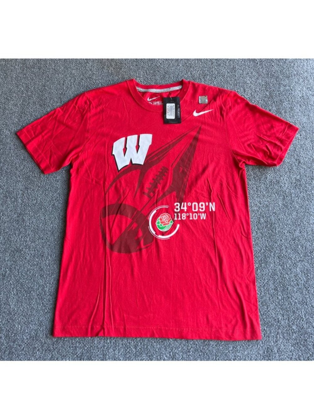 Nike Red Wisconsin Badgers Graphic Tee Medium